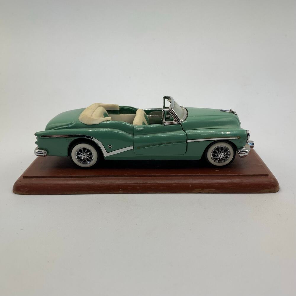 Franklin Mint 1:24 1953 Buick Skylark Convertible Seafoam Green Wooden Base